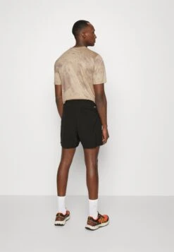 Saucony Outpace Short - Korte Broeken - Black -Saucony 428356dbd2ce434fb24ba6b93778bd1c