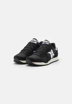 Saucony Dxn Trainer - Sneakers Laag - Black/White 10 Saucony Dxn Trainer - Sneakers Laag - Black/White -Saucony 67b5cd188f494a35a7de27a710eb6d3e