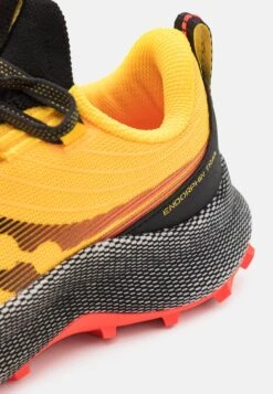 Saucony Endorphin Trail - Trail Hardloopschoenen - Vizigold/Vizired -Saucony 6cd699b6436640038322f542a40d5bd0