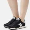 Saucony Dxn Trainer - Sneakers Laag - Black/White -Saucony befffbfeb452476286b2b9e2e999e9d1
