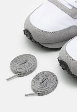 Saucony Dxn Trainer Unisex - Sneakers Laag - White/Navy -Saucony ea522c8f4dcb4da29a0e37ec1ea61e55