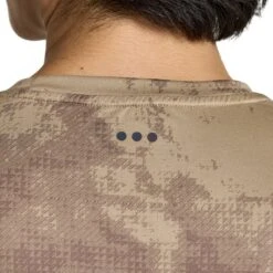 Saucony Shirt Met Korte Mouwen - Explorer - Pewter Tie Dye Print -Saucony saucony explorer short sleeve shirt pewter tie dye print 4 1451871