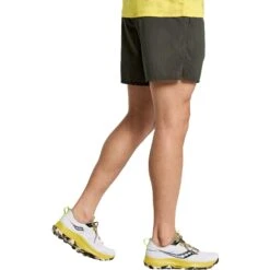 Saucony E. Utility 6" Shorts - Climbing Ivy 16 Saucony E. Utility 6" Shorts - Climbing Ivy -Saucony saucony explorer utility 6 shorts climbing ivy 6 1451783