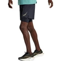 Saucony Pinnacle 5" 2-in-1 Shorts - Zwart -Saucony saucony pinnacle 5 2 in 1 shorts black 3 1452378