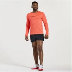 Saucony Stopwatch Graphic Shirt Met Lange Mouwen - Vizi Red Graphic -Saucony saucony stopwatch graphic long sleeve shirt vizi red graphic 1 1326310