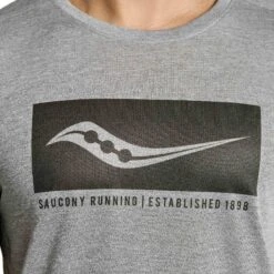 Saucony Stopwatch Graphic Shirt Met Korte Mouwen - Light Grey Heather Graphic 11 Saucony Stopwatch Graphic Shirt Met Korte Mouwen - Light Grey Heather Graphic -Saucony saucony stopwatch graphic short sleeve shirt light grey heather graphic 5 1453382
